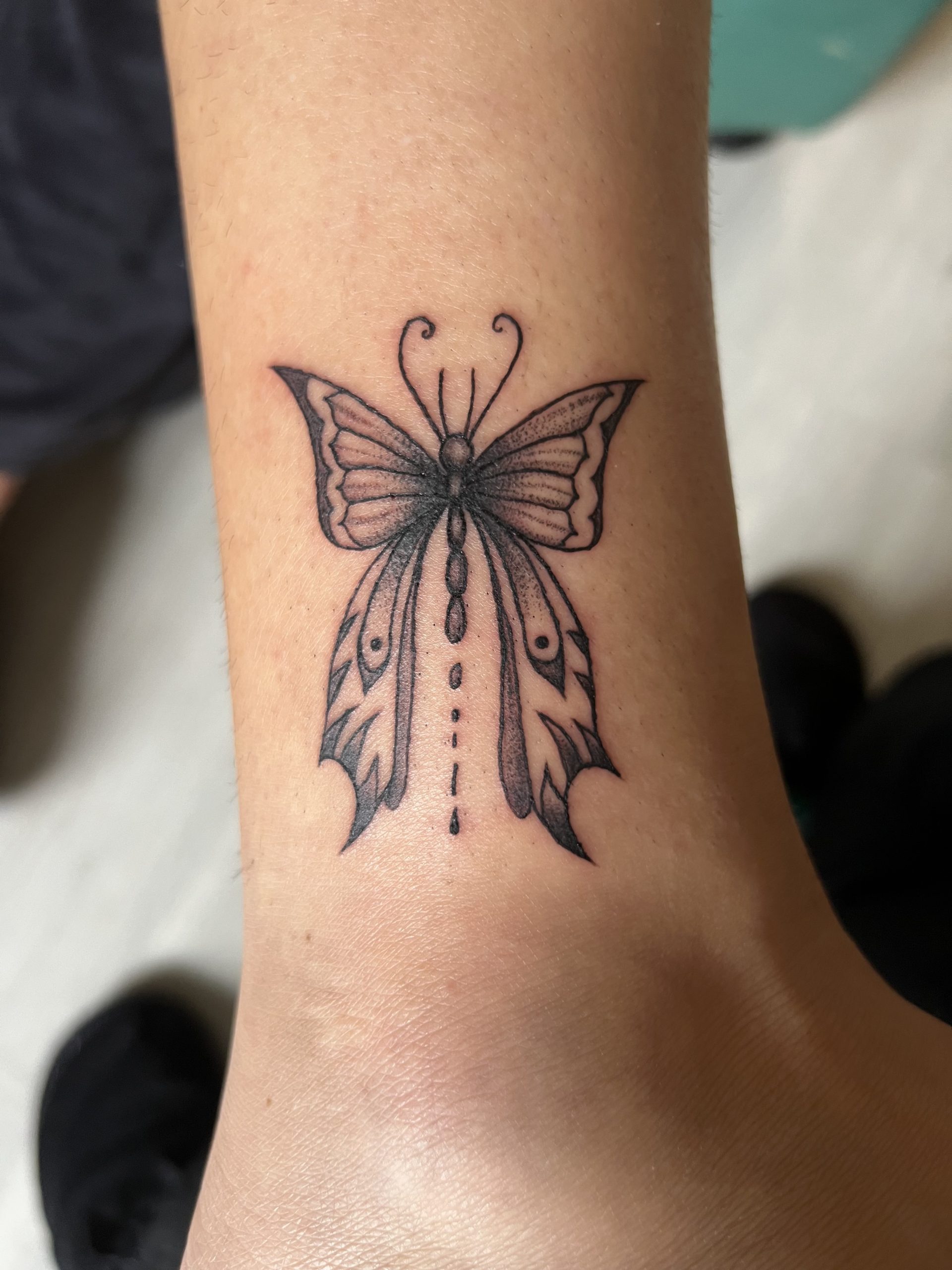 tatouage-cheville-papillon