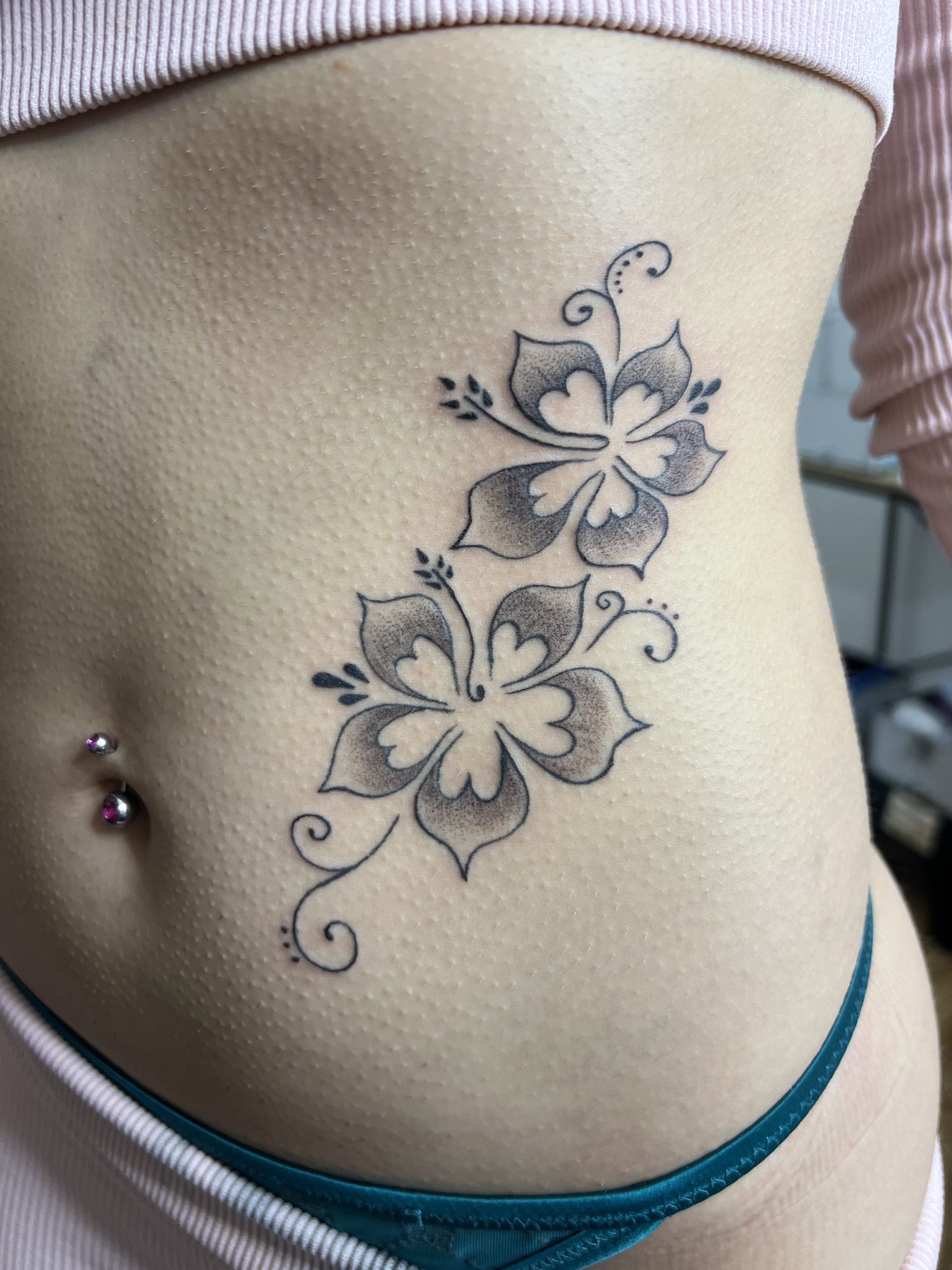 tatouage-femme-fleur
